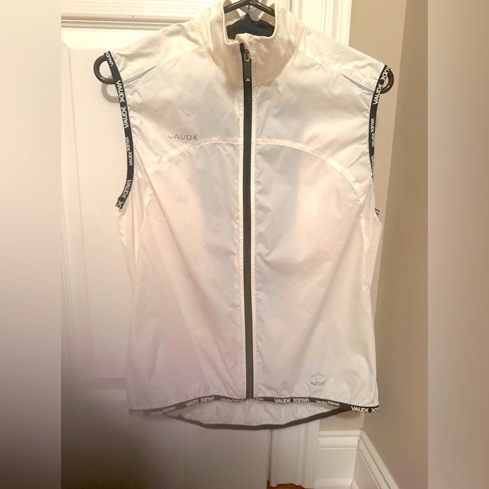 Vaude White Sleeveless Vest size 40